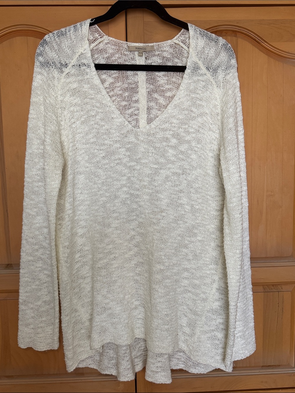 RW&CO. Cream V-Neck Lightweight Knit Sweater